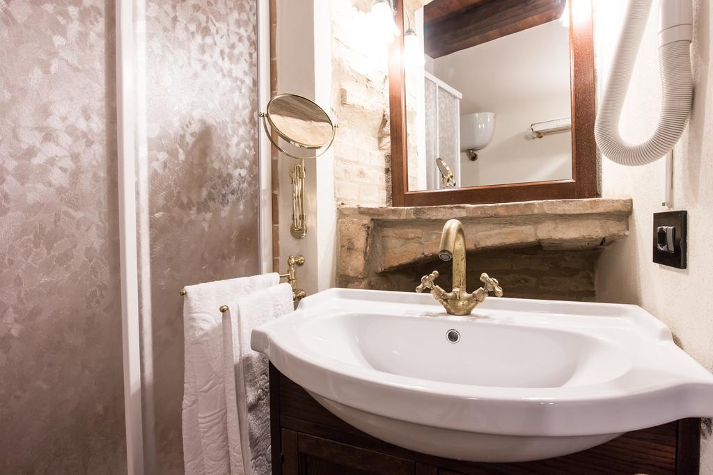 Bed and Breakfast Domus In Castro Montecchio  Zimmer foto